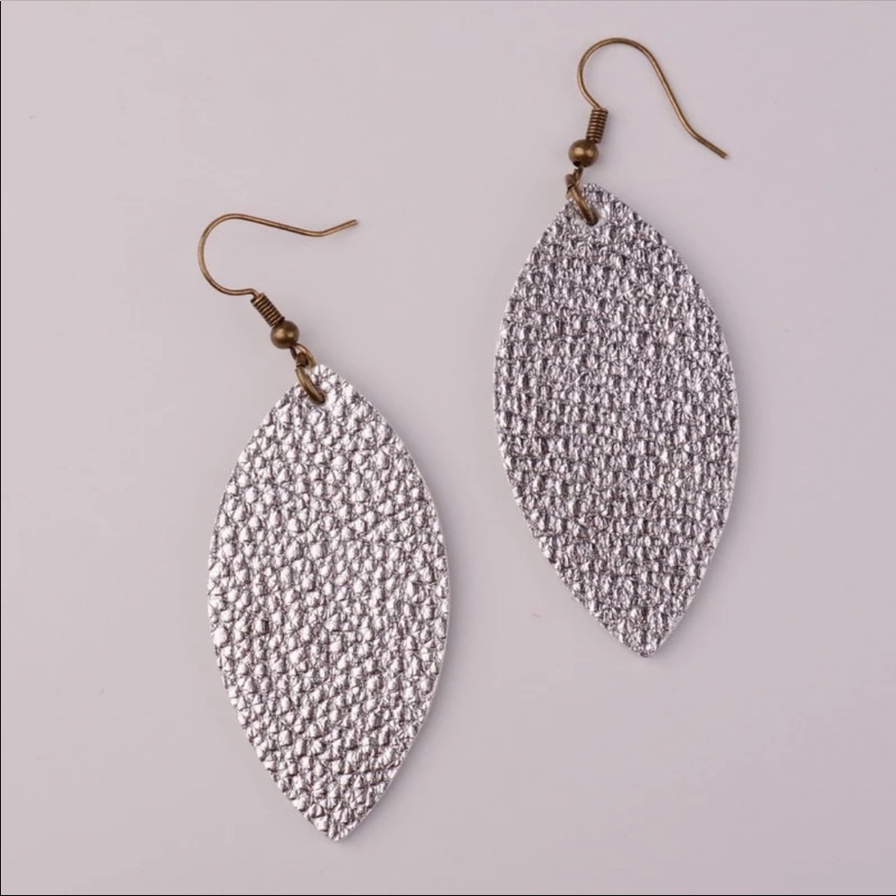Super Cute Leather leaf 🍁 Earrings